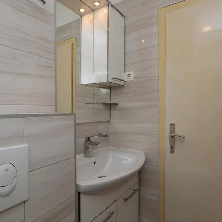 Πανσιόν Ivka 3*